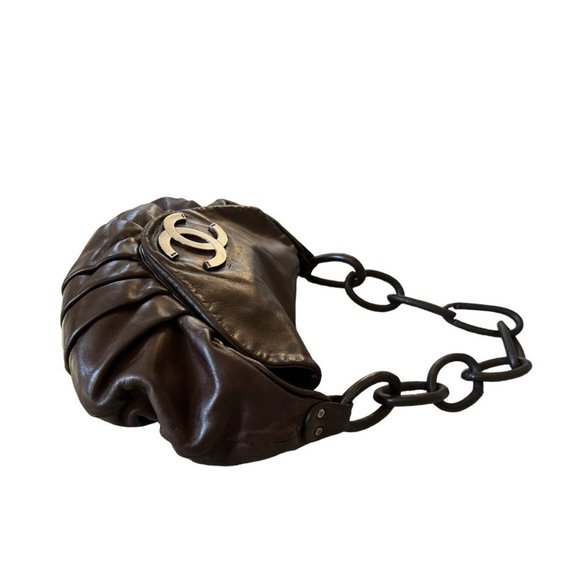 Chanel Ring Shoulder Bag - Picture 3 of 9